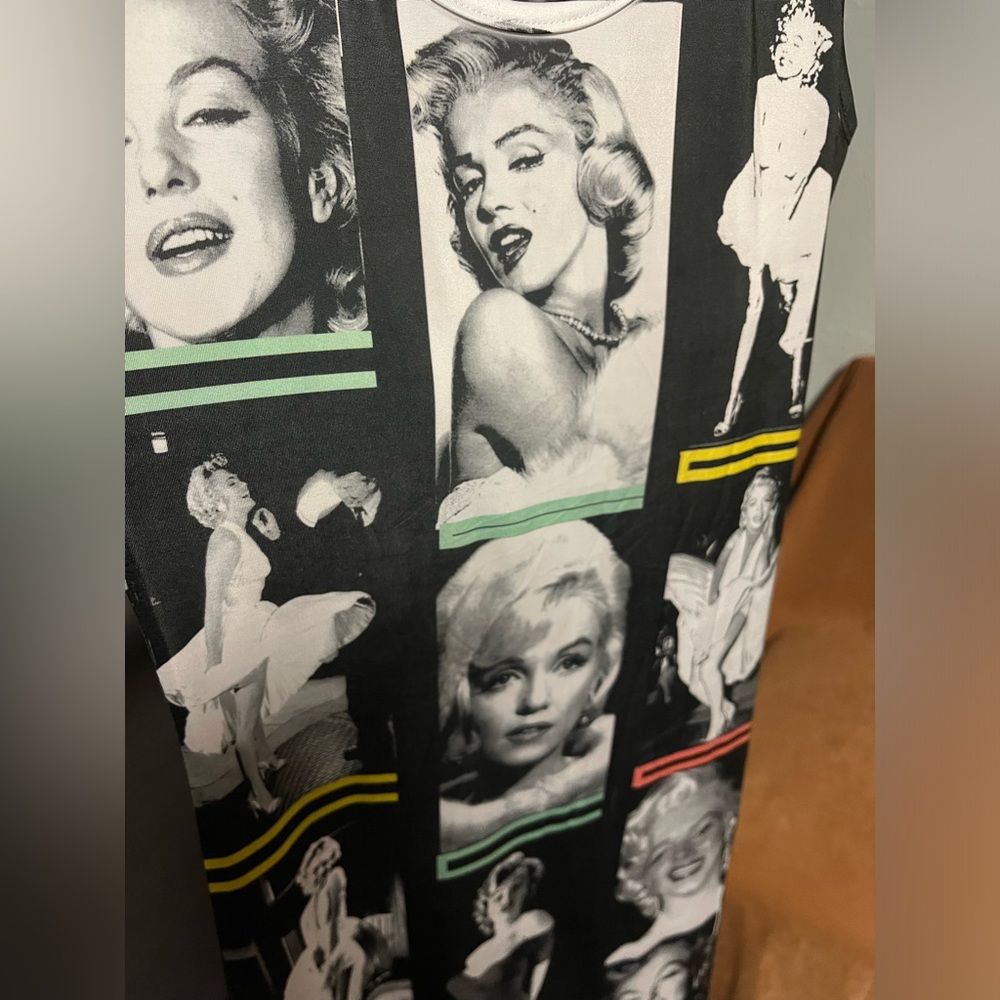 Unique Marilyn Monroe pictures mini dress. size small. Excellent condition - Picture 2 of 5